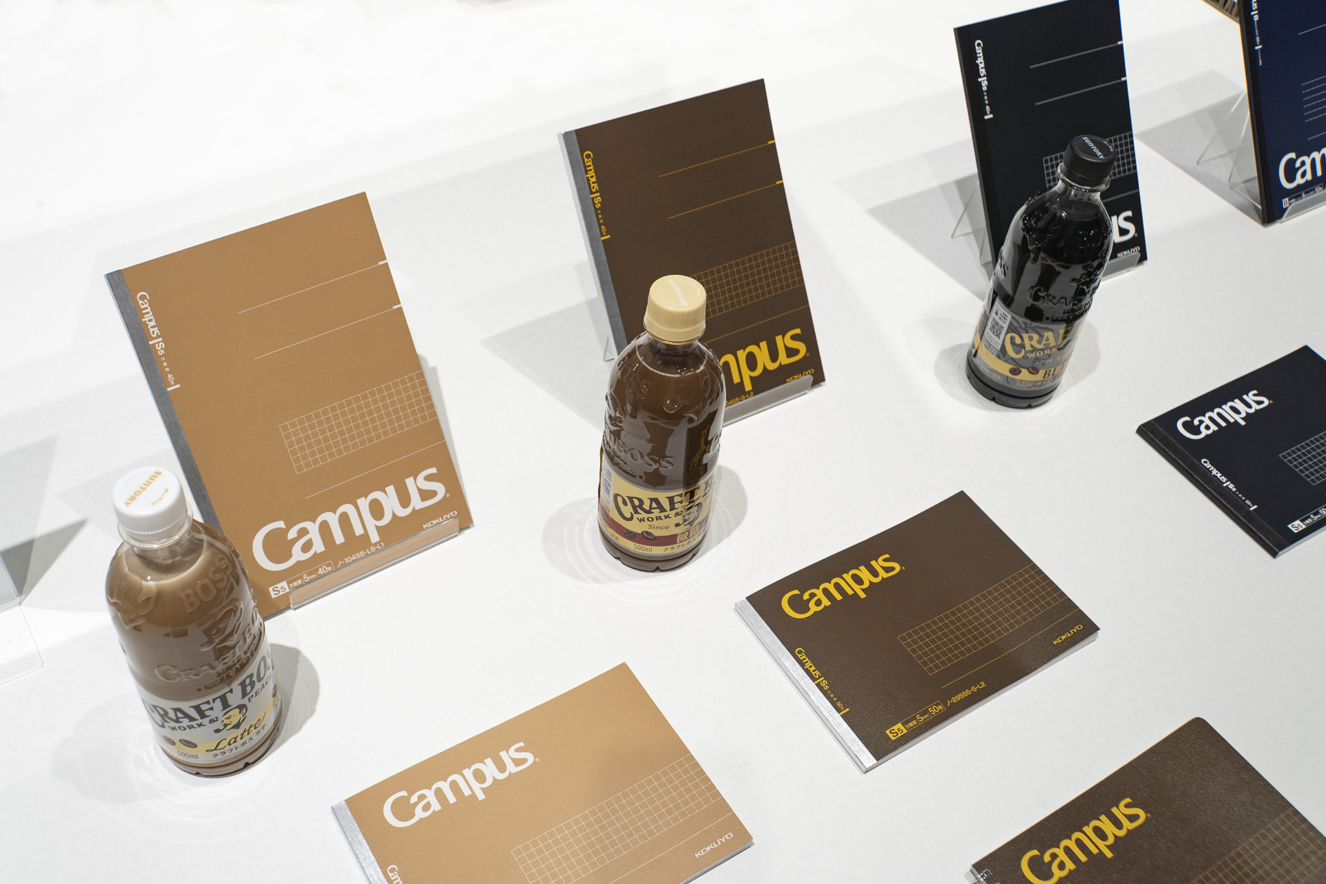 コクヨと「クラフトボス」がコラボ コーヒー色の大人キャンパスノート