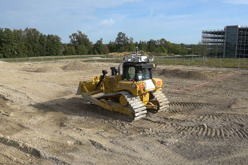 自動運転ブルドーザーで土木工事の無人化へ 清水建設 - Impress Watch