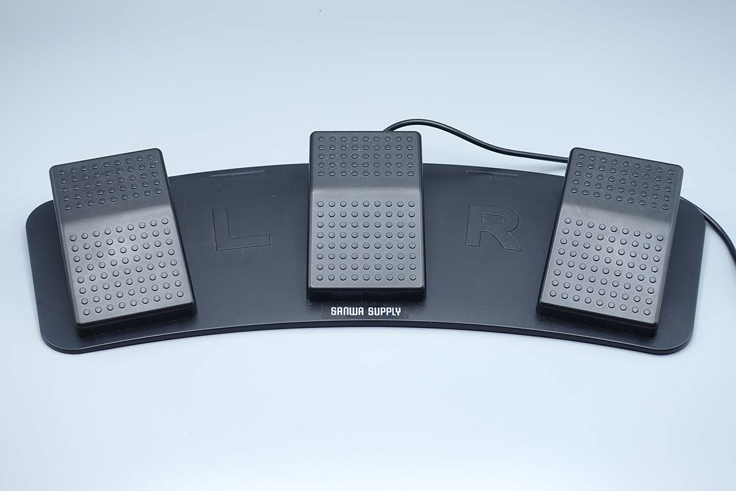 手ぶらで仕事も読書も効率化 「USBフットペダル スイッチ」が便利