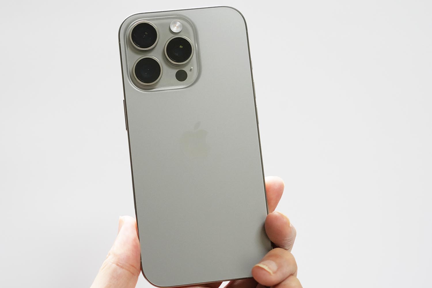 レビュー】iPhone 16 Proを使う 変化は少ないが5倍ズームは最高