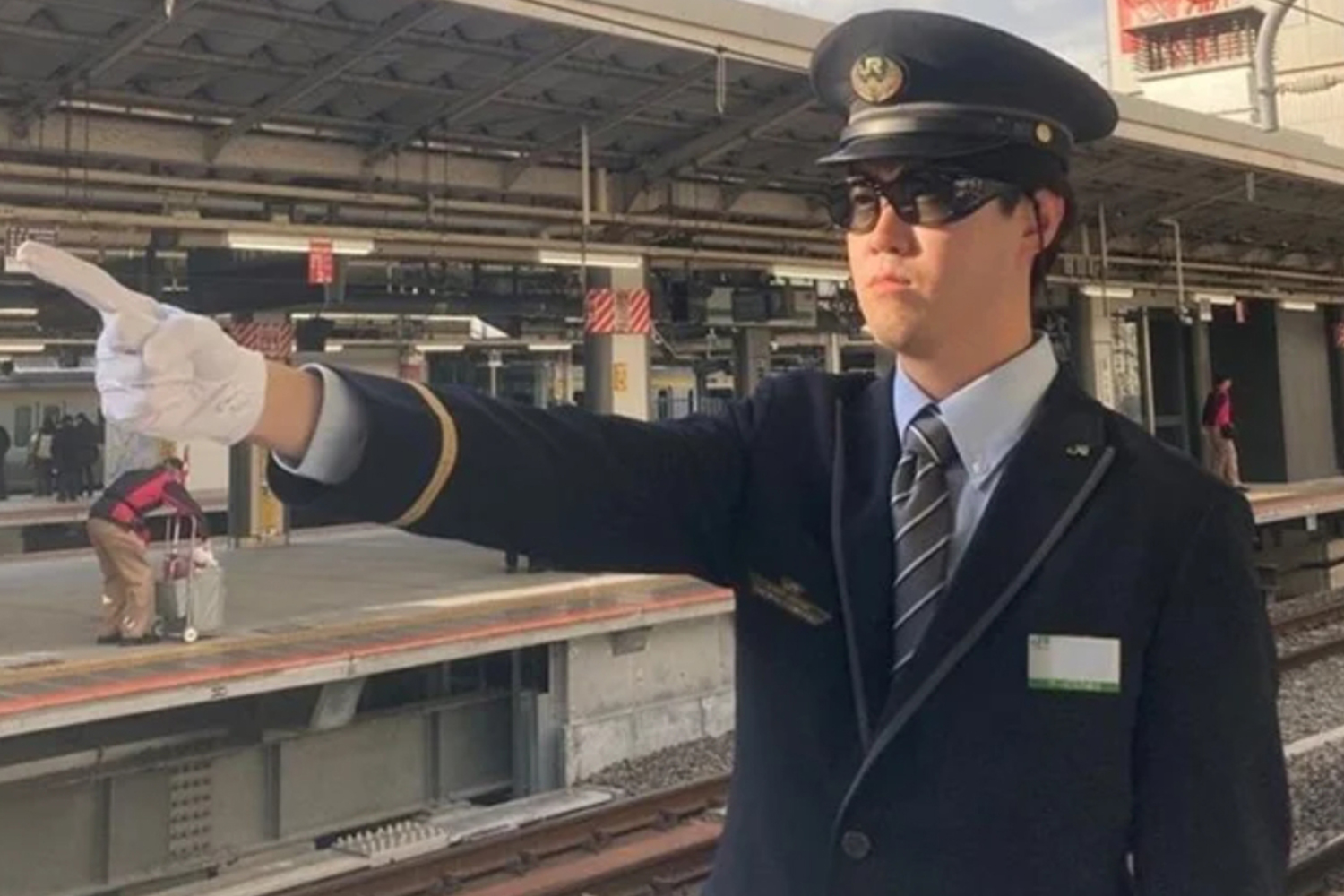 JR東日本、駅社員と運転士が保護メガネを着用 2月から - Impress Watch