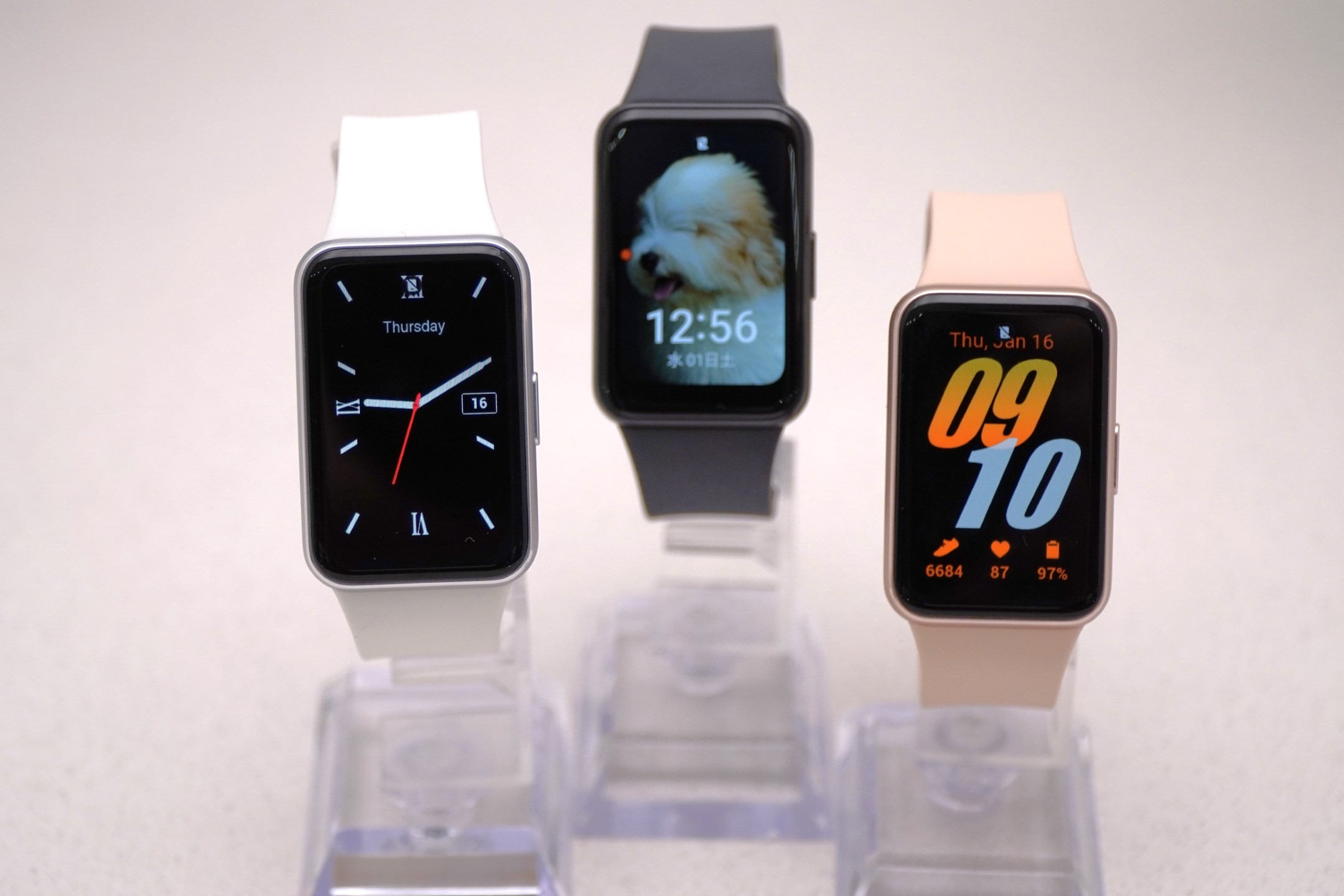 サムスン、9900円の新スマートバンド「Galaxy Fit3」 - Impress Watch