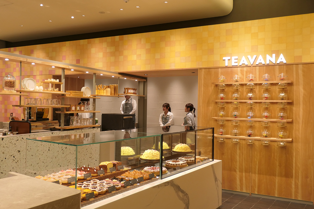 スタバ、2000号店は「ティー」特化 唯一の「石臼」設置 - Impress Watch