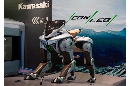 四足歩行型コロ様 四足歩行型コロ様 World's first] A four-legged robot that people