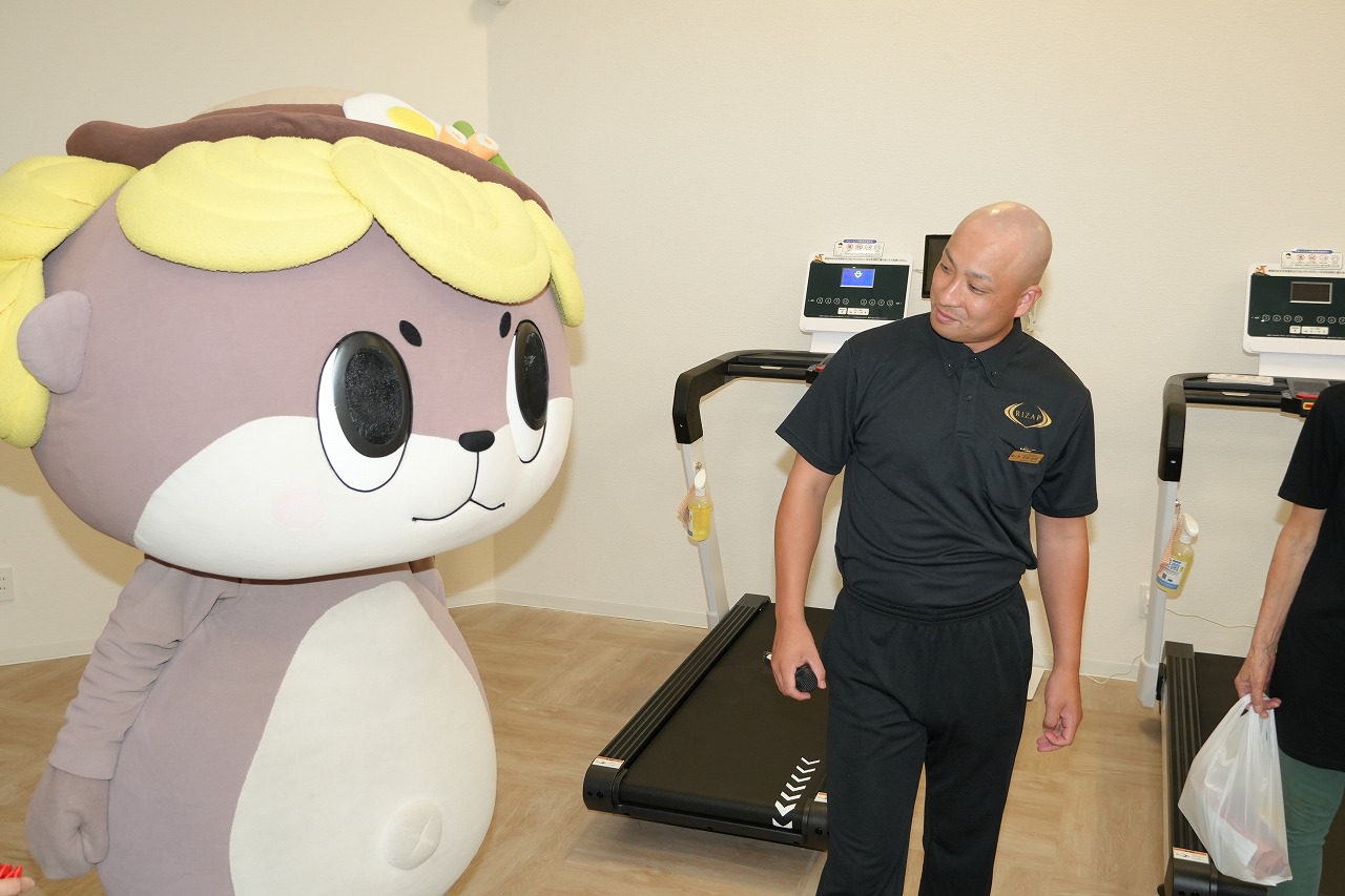 高知県須崎市にチョコザップ初の公設ジム RIZAPトレーナーを派遣