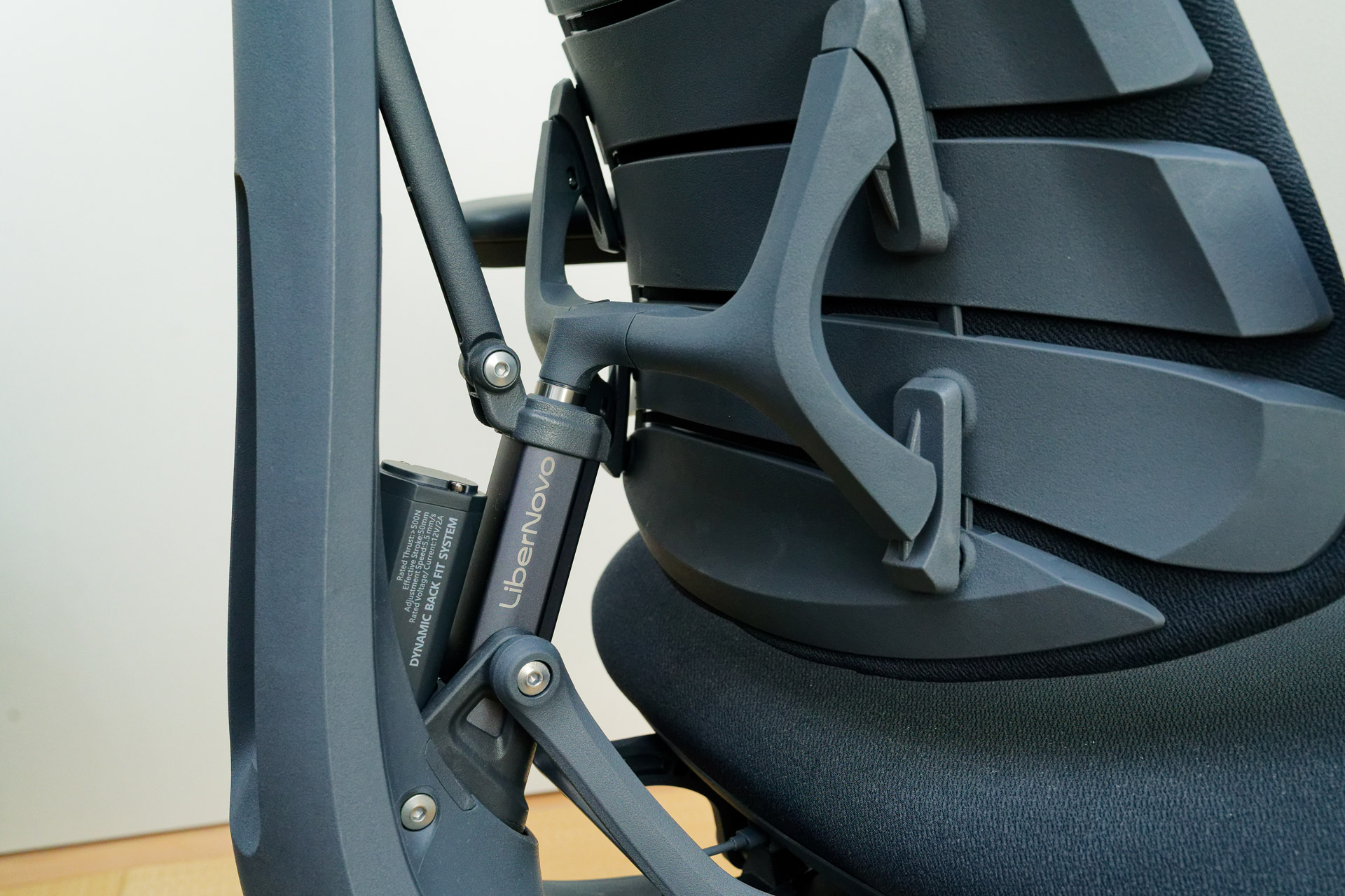 電動ワークチェアがスゴい 集中と休憩が共存する「LiberNovo Omni 電動ワークチェアがスゴい 集中と休憩が共存する「LiberNovo Omni