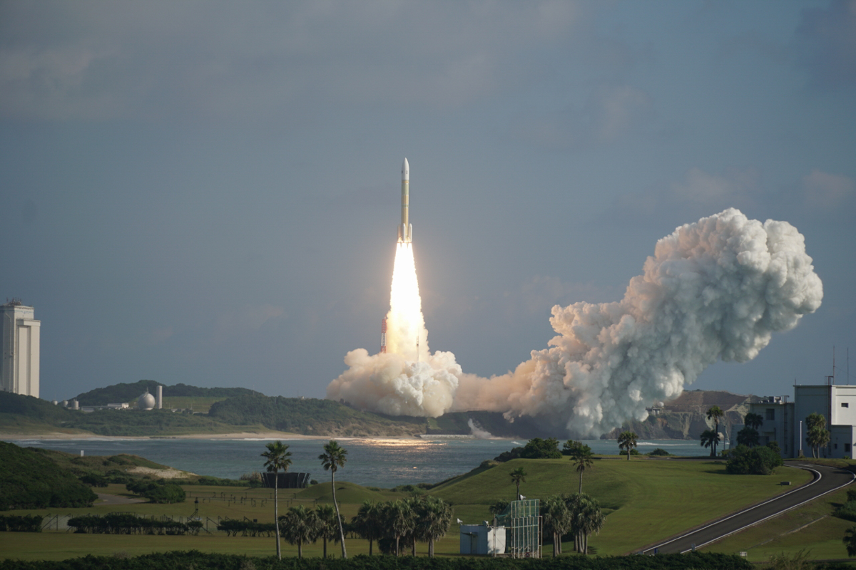 ロケット 宇宙ビジネスを拓く（1） 欧米の背中とらえた - 日本経済新聞