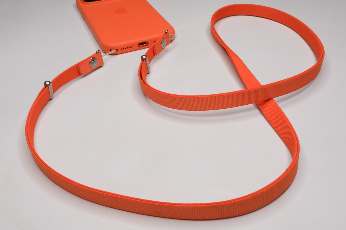 Apple純正「1万円のヒモ」を買った 思ったよりスグレモノ【いつモノコト】