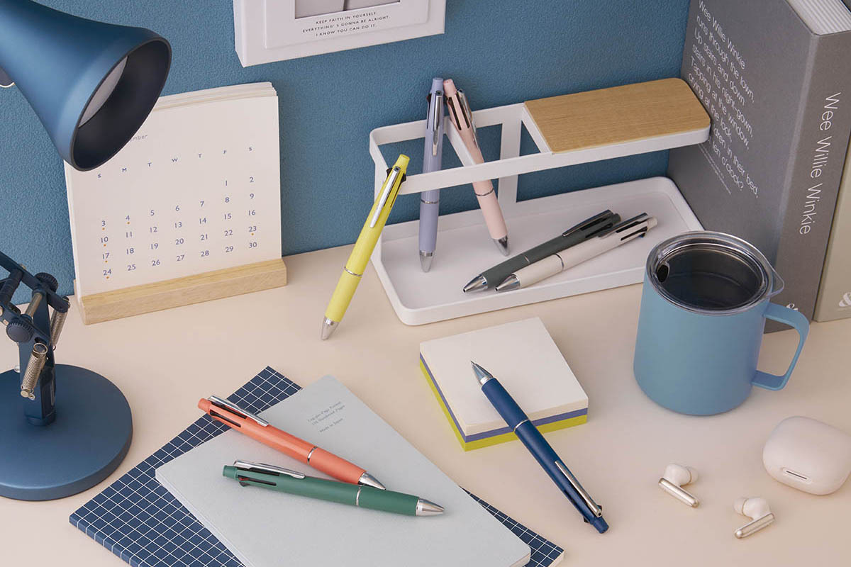 【レトロ好きママ専用】12月2日発売　ジェットストリーム4&1 新色全14種 レトロ好きママ専用】12月2日発売 ジェットストリーム4&1 新色全14