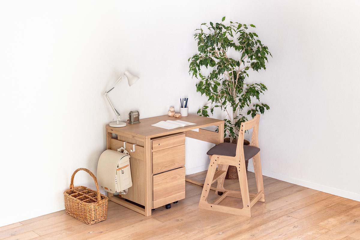 イトーキ、未就学児から大人になるまで使える学習家具 - Impress Watch