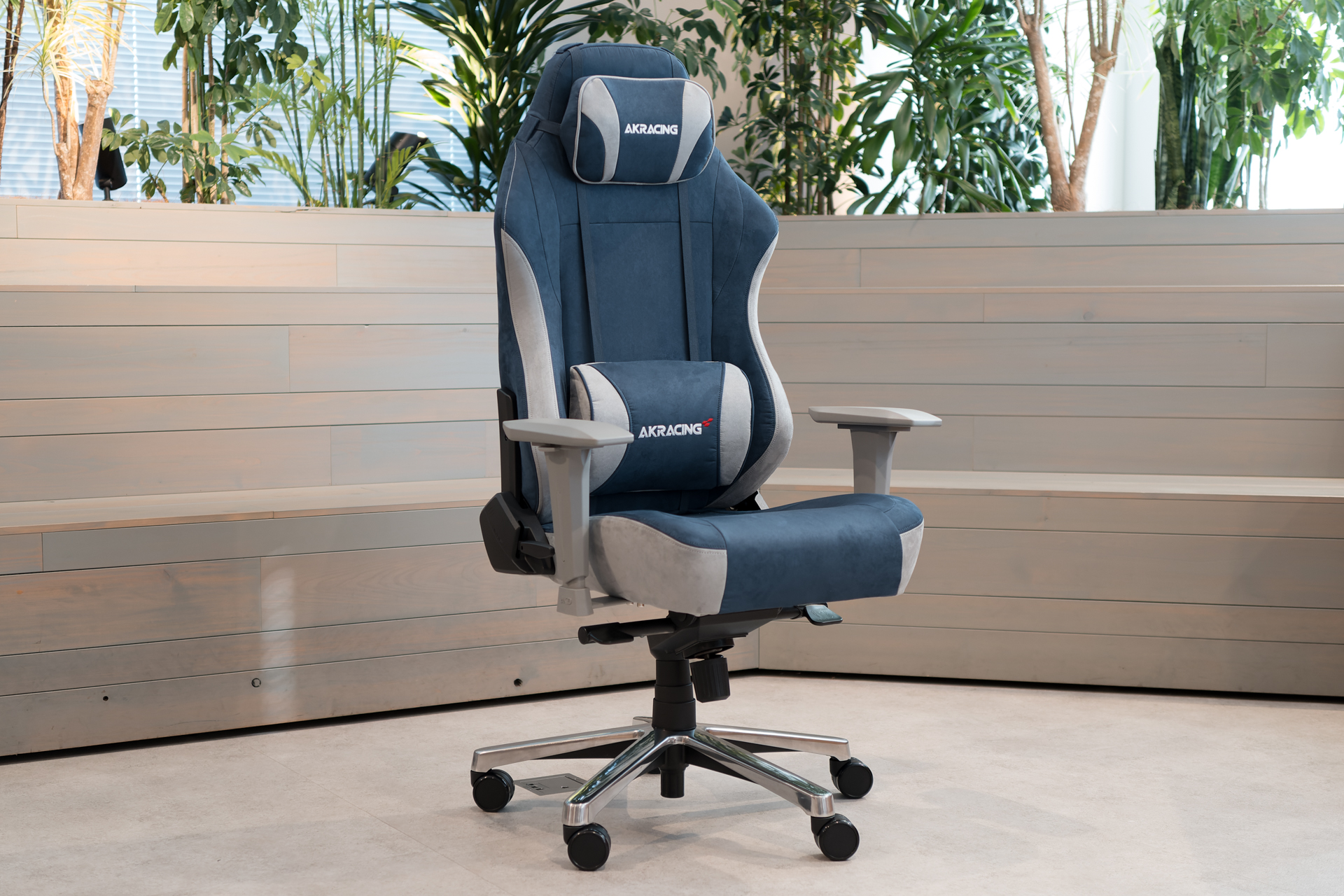 部屋に置きたい上質感! AKRacingの最新チェアは作業効率も気分もアガる
