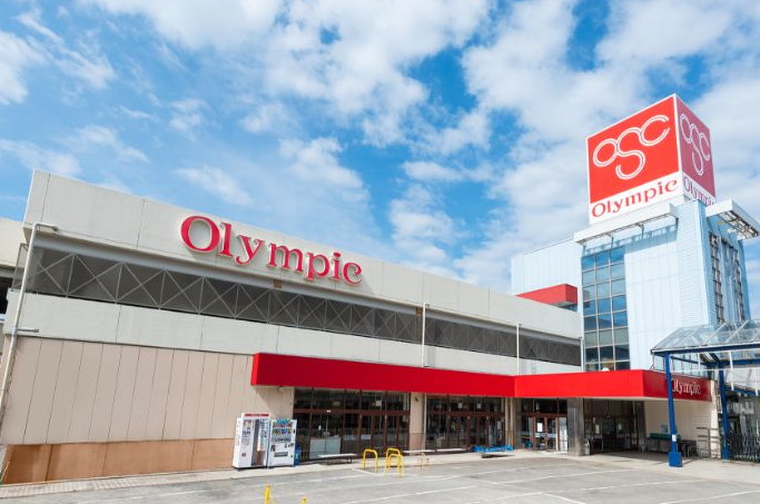 Olympicグループのロゴと店舗イメージ