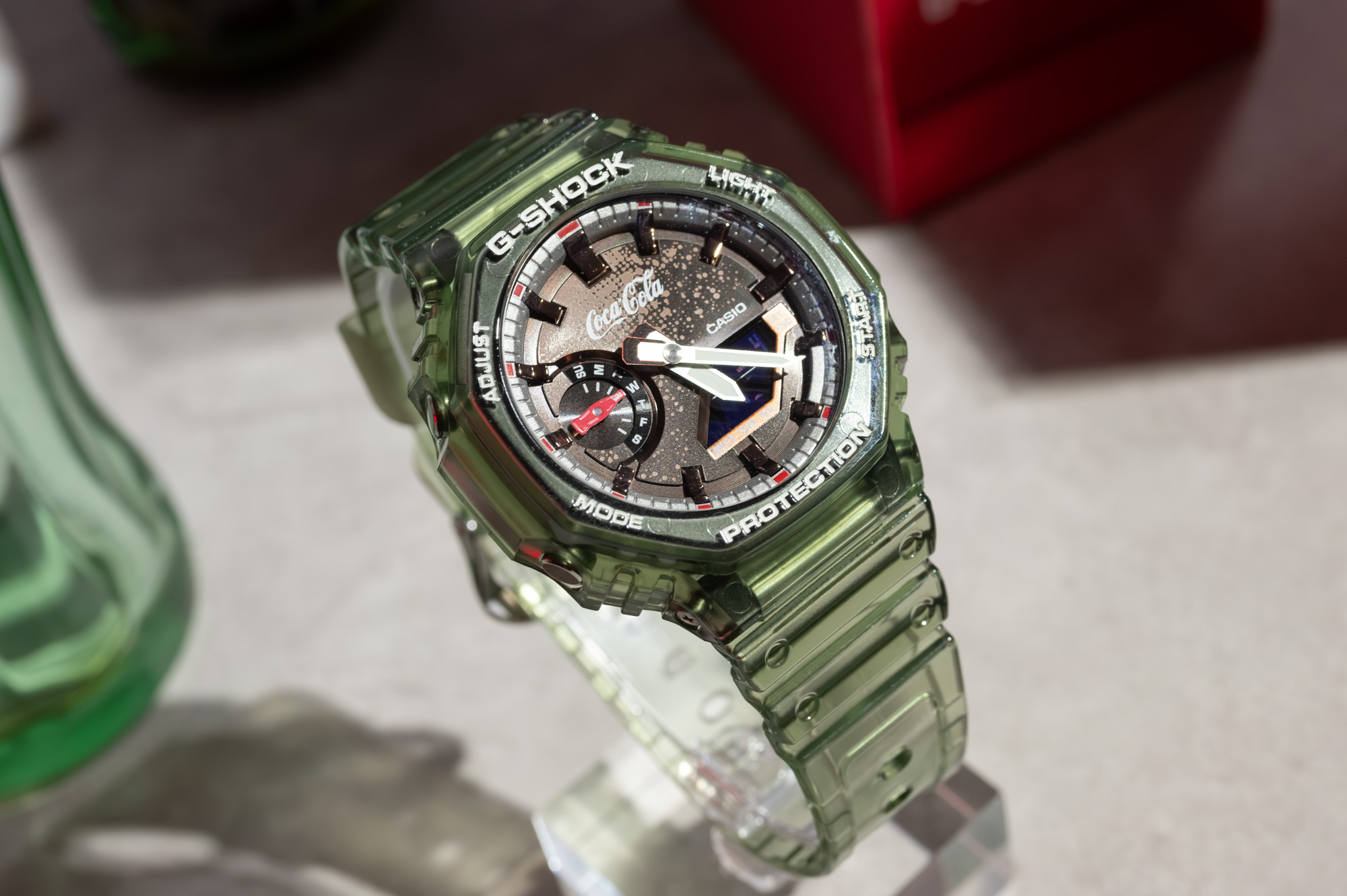コカコーラ　コラボ品　　Gショック　 ジーショック Coca-Cola®コラボレーションモデル ANALOG-DIGITAL 2100