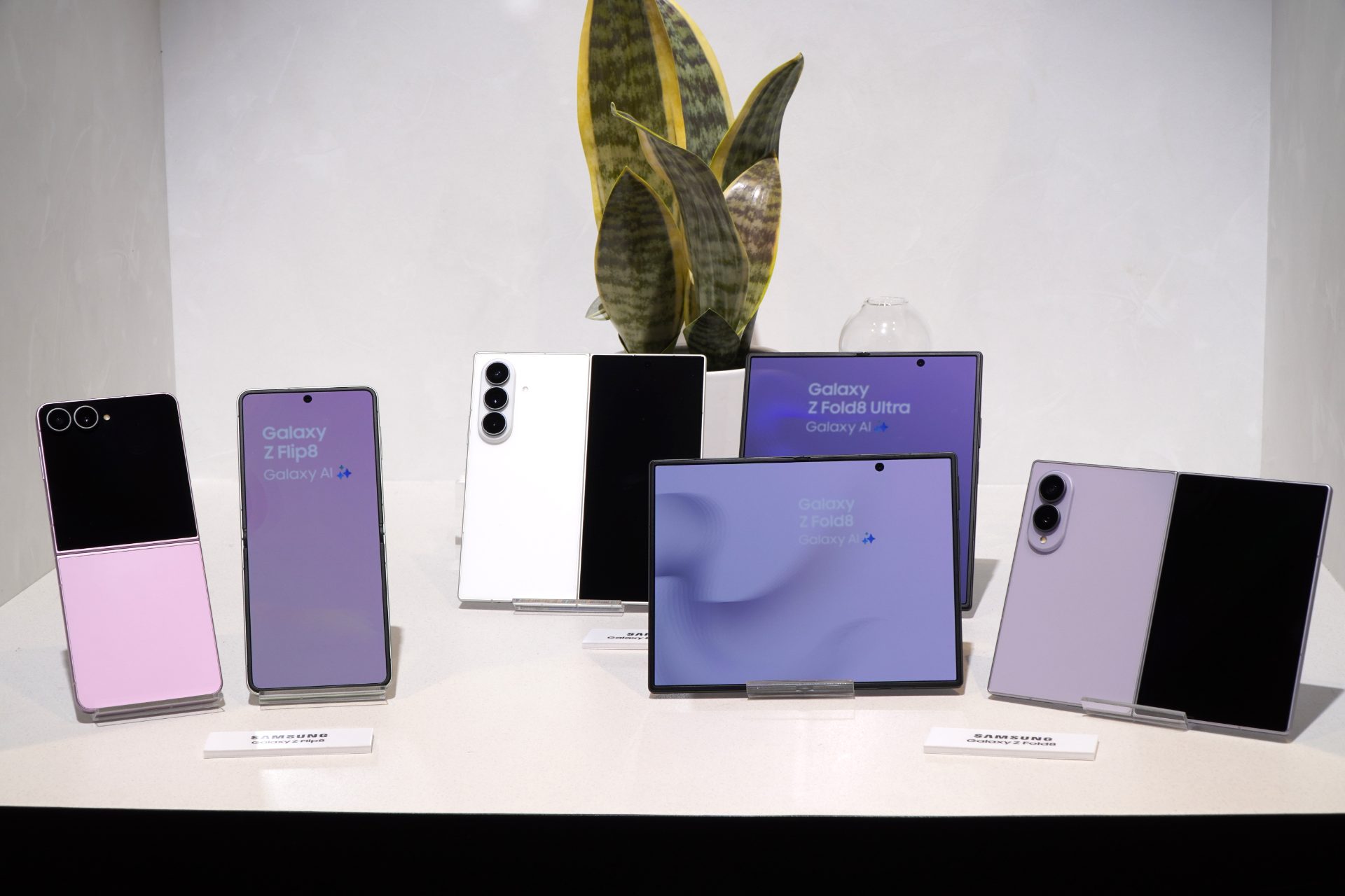 スマホの値上げが止まらない フォルダブル時代に期待したい「売り方」競争