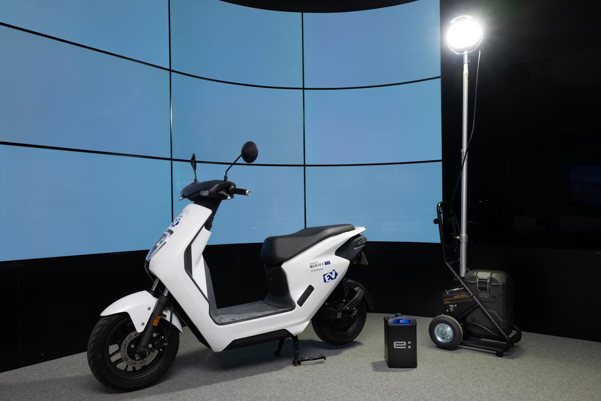 ホンダ、交換式バッテリーで建設現場を電動化 建設中の「Torch Tower」で実証