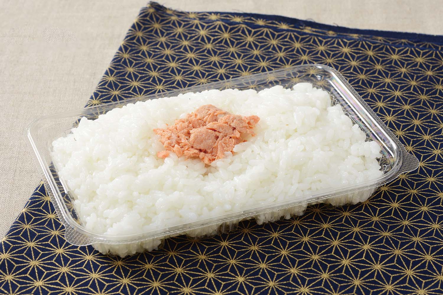 ローソン、具材一種類で5割安い「一点突破」弁当 メリハリ消費13品