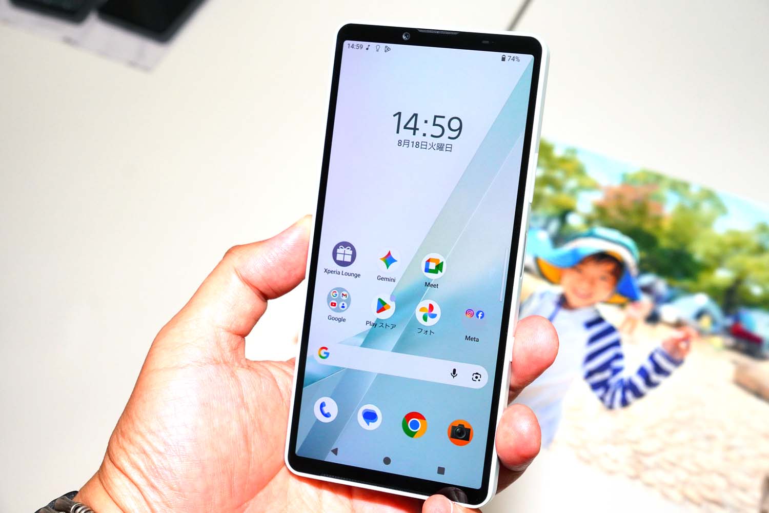 日常に向き合う」 Xperia 10 VIIIと10万円スマホの現在地【石野純也の