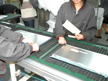 1人1人が担当する作業箇所はミスを少なくするため少ない。