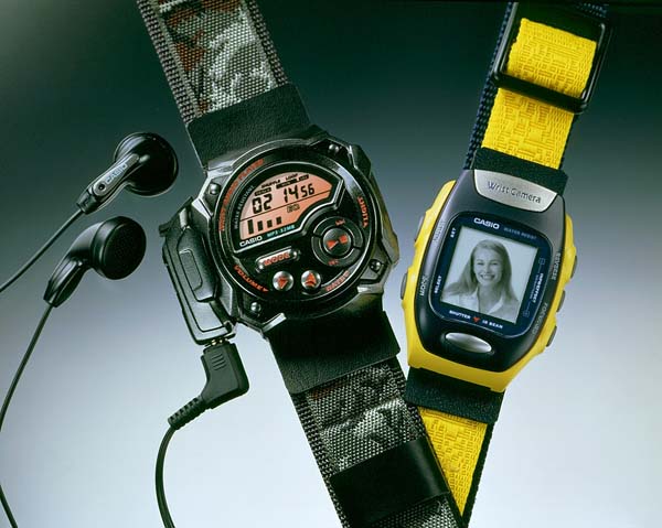 カシオ、腕時計型デジカメと腕時計型MP3プレーヤー